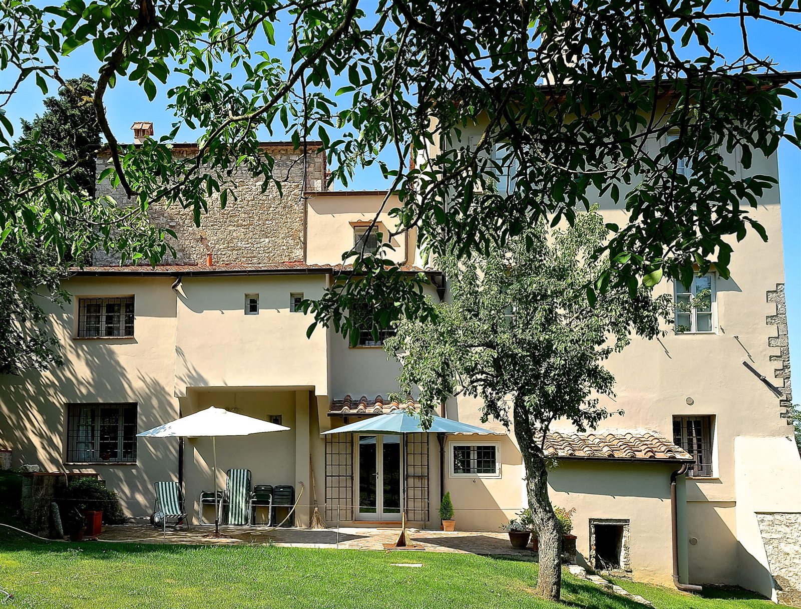 La Casa del Picchio e il verde circostante