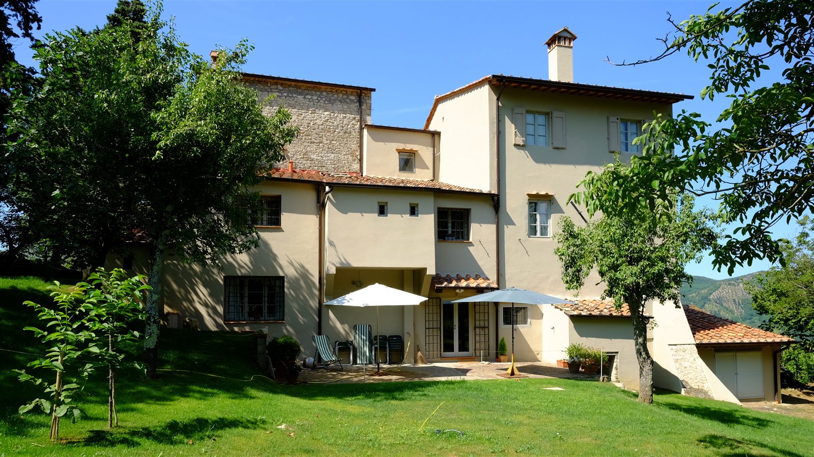 La Casa del Picchio vista dal giardino