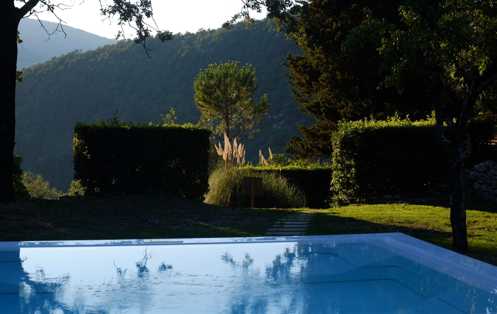 La mini piscina con vista sulle colline